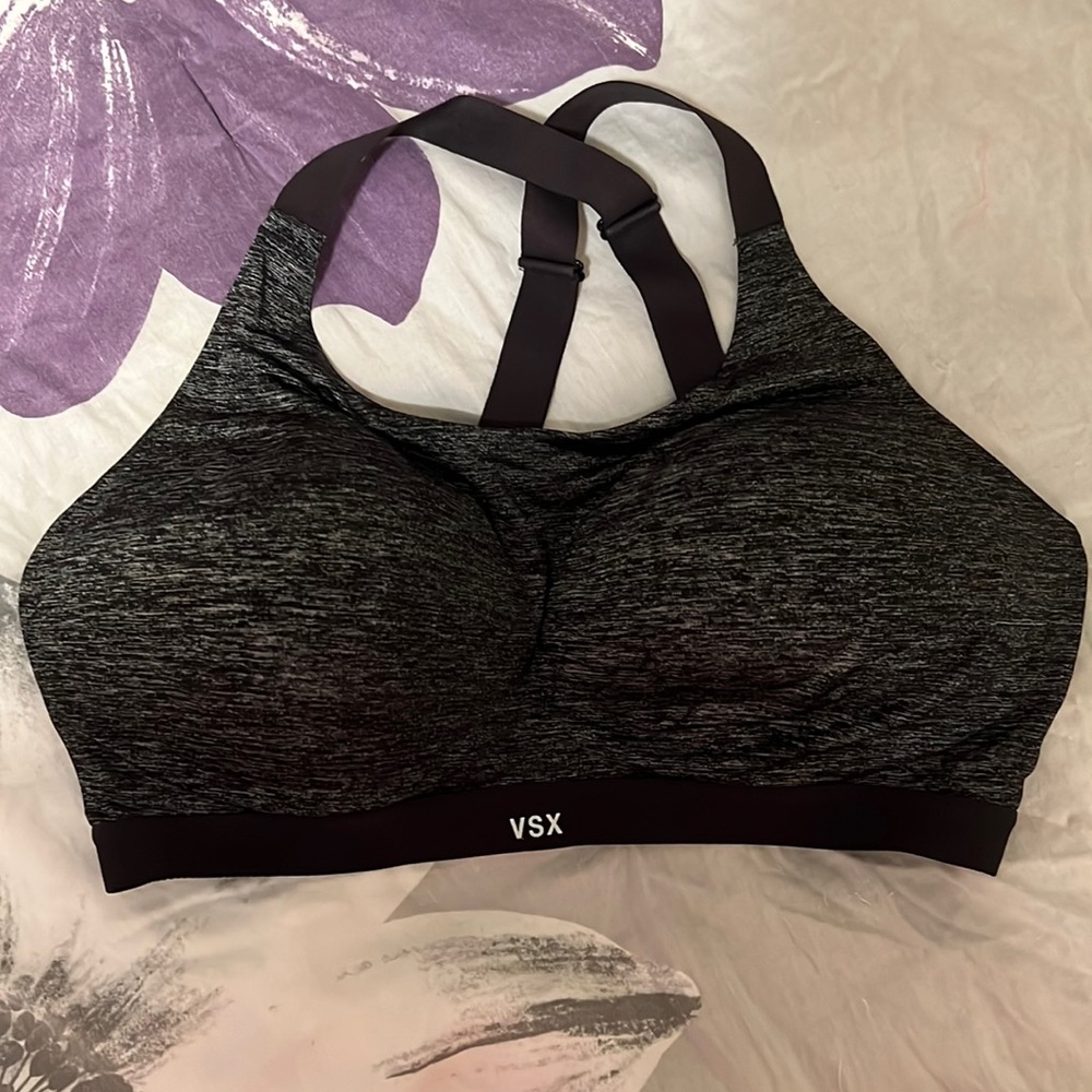 Victoria secret sports bra. 36DD Never worn but tags are removed